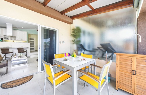 Boegoeroei Apartment | HH1-SLEEPS 4, PRIVATE UNIT, WIFI, INFINITY POOL, BBQ, HOT TUB, AMAZING VIEWS