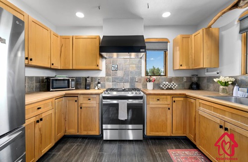 Placitas House | Hillside Haven Retreat *Hot Tub- A Placitas Irvie Home