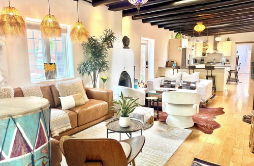 Northeast Santa Fe House | Historic adobe Downtown Compound for Large Groups, Walk to Plaza