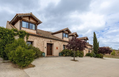 Tabladillo House | Holiday Home 'La Casona Y Casitas De Tabladillo' with Private Pool, Private Terrace and Garden