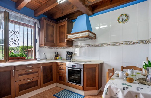 La Portilla House | Holiday Home 'El Cañu' with Mountain Views, Private Terrace and Wi-Fi