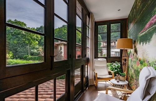 Soto de Cangas House | Holiday Home 'El Reinazu' with Mountain Views, Private Terrace and Wi-Fi