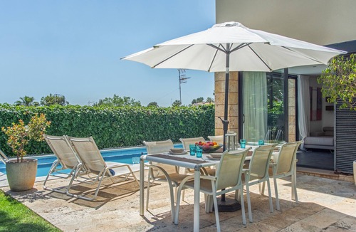 Vallpineda House | Holiday Home 'Sunny House' with Sea View, Wi-Fi and Air Conditioning