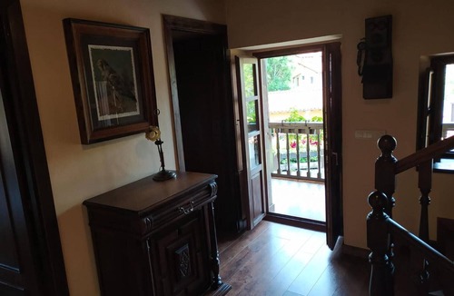 Puente Nuevo House | Holiday Home 'Gran Pedroso De Llanes' with Mountain Views, Private Garden & Wi-Fi