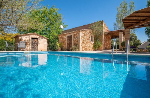Algaida House | Holiday Home Ses Tendes with Wi-Fi, A/C, Pool, Garden & Terrace; Parking Available