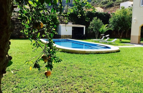 Cullera Villa | Holiday Home 'Villa in Cullera Valencia' with Mountain View, Pool & Wi-Fi
