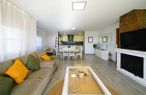 Teia House | Holiday Home 'Villa Mar' with Sea Views, Private Pool and Wi-Fi