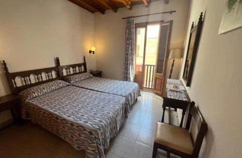 Colonia Sant Jordi Bed & Breakfast | Hostal Restaurante Playa