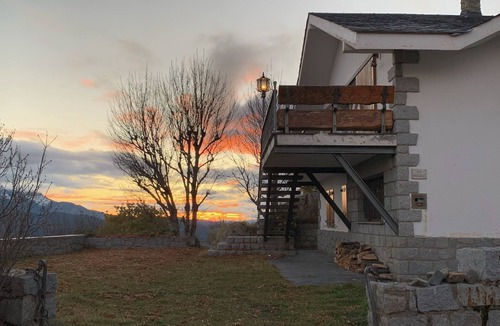 Lles House | House overlooking the Cadí-Moixeró massif, traditional from the 70s with magical