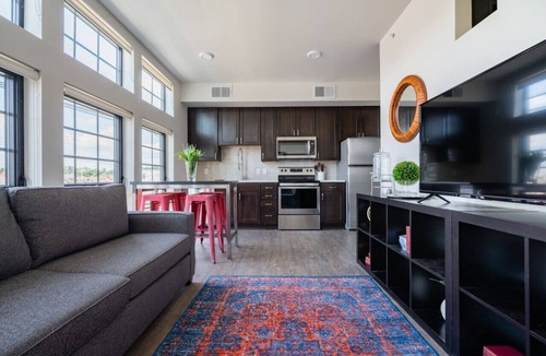 Italian Village Apartment | Italian Village Flat - Short North - Free Parking