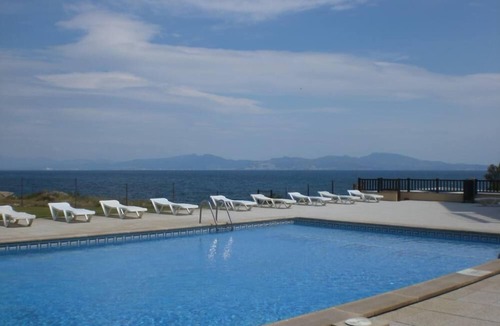 L'Escala Apartment | L'escala: Seafront - Residence with swimming pool - Bay of Roses and Pyrenees views
