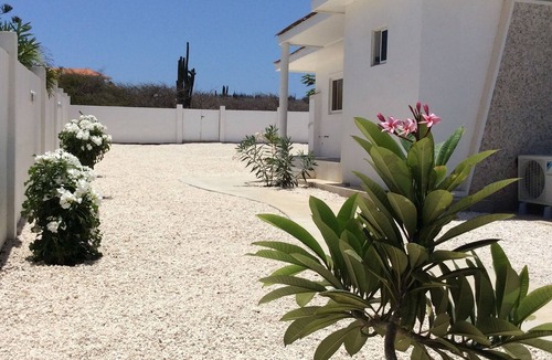 Malmok Apartment | La Dolce Vita Apartments,elegant two bedroom 2 minutes drive from Arashi Beach
