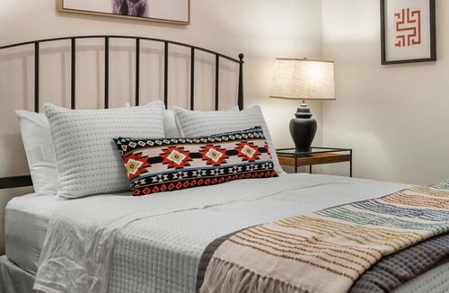 Alamedan Valley House | La Entrada Balloon Fiesta Central - An Irvie Home
