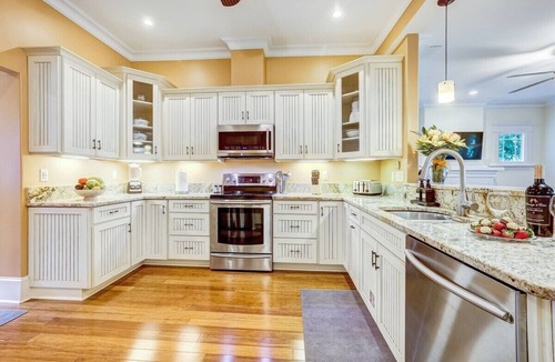 Lincolnville House | Lakeside Retreat |Private Pool| 8min walk Downtown