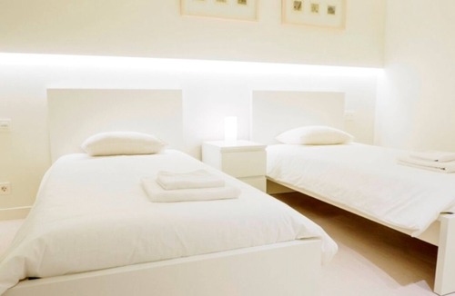 San Sebastian Centro Apartment | Large central house and close to La Concha beach