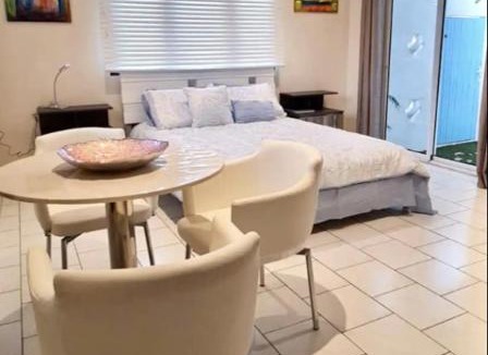 Malmok Apartment | Lovely Malmok Beach Studio with Private Entrance