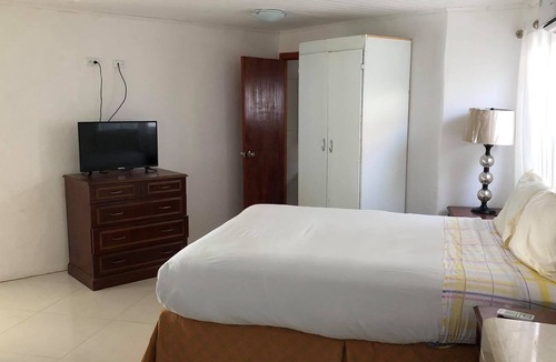 Paradijswijk House | Lovely studio with a pool & BBQ area to enjoy