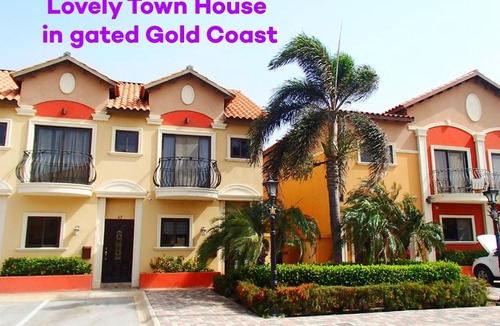 Kamay House | Lovely TownHouse in Gated Gold Coast