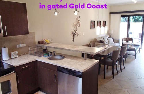 Kamay House | Lovely TownHouse in Gated Gold Coast