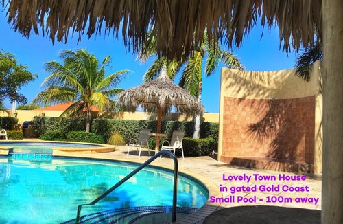 Kamay House | Lovely TownHouse in Gated Gold Coast