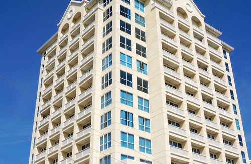 Lapu-Lapu Condo | Lux. 2BR condo + 2 pools, woow oceanviews, Gym, Beach,near Mactan Newtown, Tours