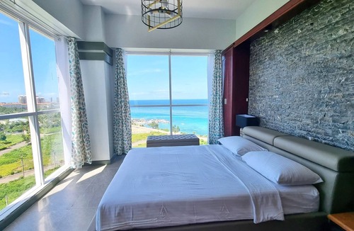 Lapu-Lapu Condo | Lux. 2BR condo + 2 pools, woow oceanviews, Gym, Beach,near Mactan Newtown, Tours
