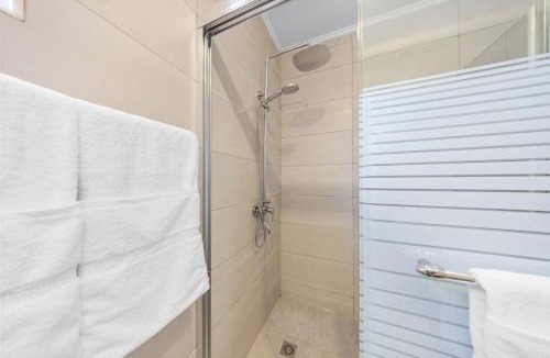 Kamay Apartment | LUX 3BR and 2BA Villa with Pool Mango Villa by Bocobay