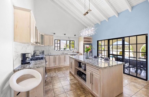 Boroncana Villa | Luxe 3BR Pool Villa Escape Villa Leone by Bocobay