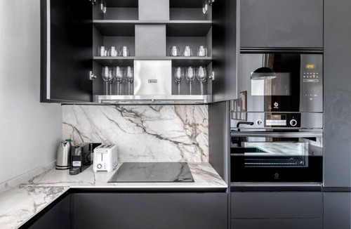 Barrio de La Latina Apartment | Luxurious 3BR in Palacio, in the heart of Madrid, by Blueground