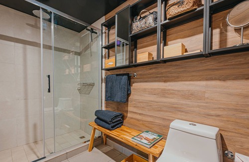 Rancho Apartment | Luxurious Harbor View Condo sleeps up till 8