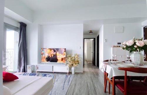 Tambo Apartment | Luxurious Style 1 2 3 Bedrooms Apartment cross to Okada and near City of Dreams, Solaire, MOA, and Airport