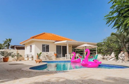 Alto Vista Villa | Luxurious Tropical Villa Prikichi with Pool & Apt