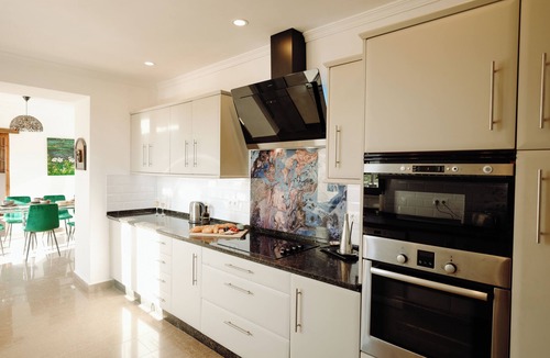 Algarinejo Villa | Luxurious villa nestled amongst olive groves with stunning mountain views.