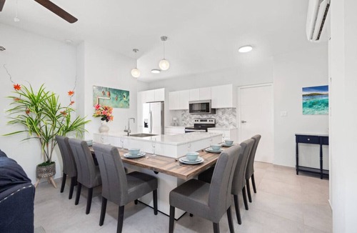 Gold Coast Apartment | Luxury 4BR/3BA Condo with Resort Amenities at Blue Diamond by Bocobay