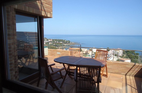 Llanca Apartment | Luxury apartment, with excellent views of the sea. 'Ideal relax and family'