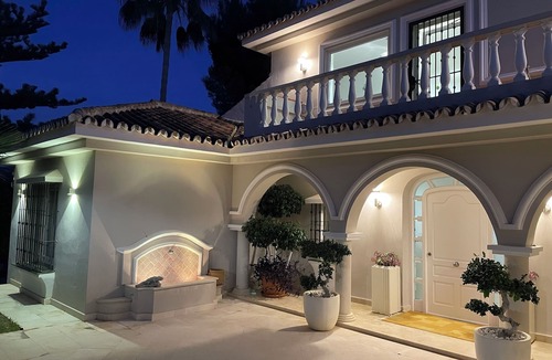 Marbella Villa | Luxury bright villa in Marbella Golden Mile with great sea and mountain views
