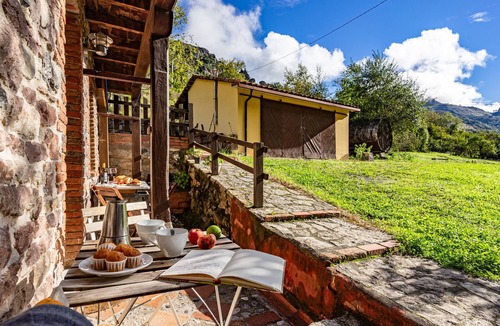 Sames House | Luxury Cabin with Jacuzzi by the Sella River and Picos de Europa