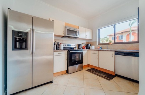 Gold Coast House | Luxury Family Home with Great Amenities