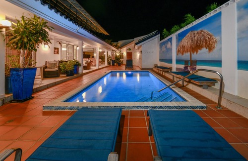 Noord House | Luxury pool villa totally private backyard - 5 minutes to the beach!
