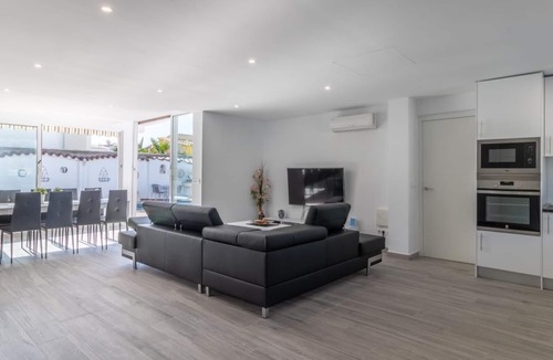 Empuriabrava Villa | Luxury villa, heated pool, wifi, satellite