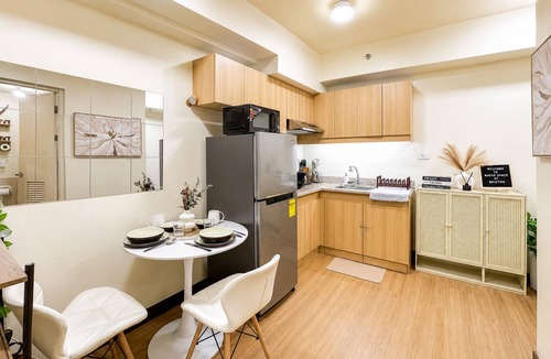 Kapitolyo Condo | Mabi's Place in Pasig near BGC, Ortigas & Mandaluyong, City Lights view, 300MBPS