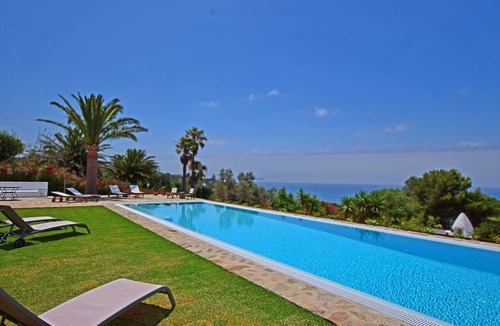Atlanterra Ski Chalet | Magnificent andalusian style villa. FREE WIFI