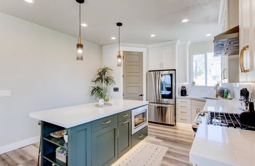 Midway House | *Majestic Mountain Retreat- Closest Home to the Homestead Crater*