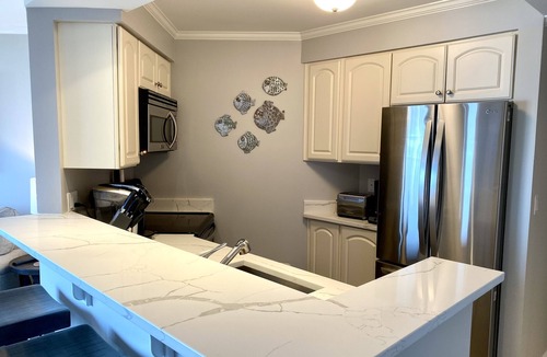 Midtown Ocean City Condo | MAKAI'S CONVENTION CENTER NEWLY REMODELED OC INDOOR POOL FITNESS BILLIARDS