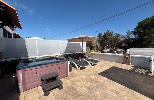 Tarajalejo House | Marachas house, Jacuzzi, 4 people, Wifi, Nearby Beach