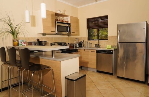 Kamay House | Modern 2-Bedroom Home with Pools in Noord