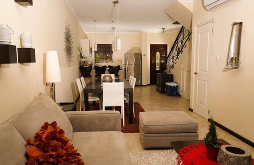 Kamay House | Modern 2-Bedroom Home with Pools in Noord