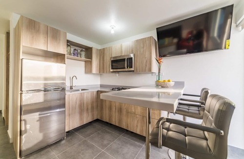 Kamay Apartment | Modern Double Apt - 5mins to Beaches w/Pool View