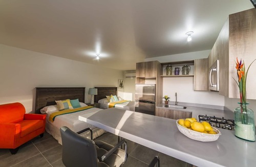 Kamay Apartment | Modern Double Apt - 5mins to Beaches w/Pool View