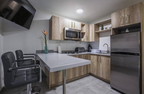 Kamay Apartment | Modern Double Apt - 5mins to Beaches w/Pool View